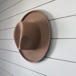 GIGI PIP X Cara Lauren 100% Australian wool hat women's size 59